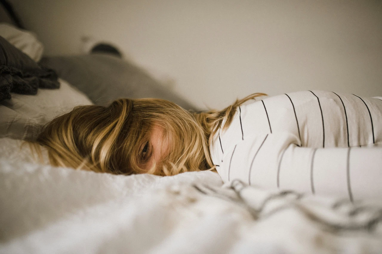Non mangiare mai questi alimenti la sera: disturbano il sonno Non mangiare mai questi alimenti la sera: disturbano il sonno