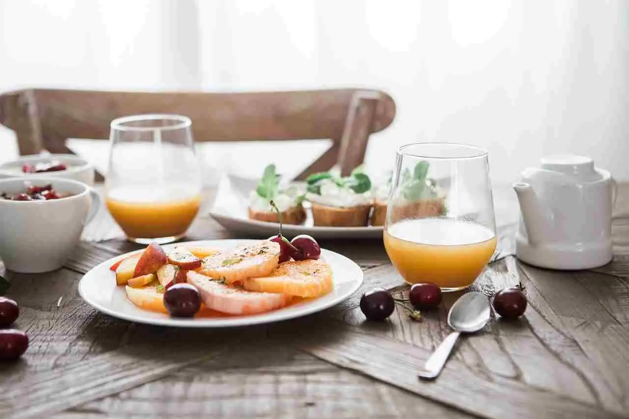 Colazione d’estate per una pelle luminosa: la combinazione ideale approvata dai dermatologi Colazione d’estate per una pelle luminosa: la combinazione ideale approvata dai dermatologi